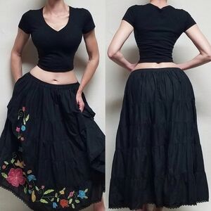 Vintage 90s-Y2K Tantrums Black Floral Embroidered Boho Gypsy Full Circle Skirt M